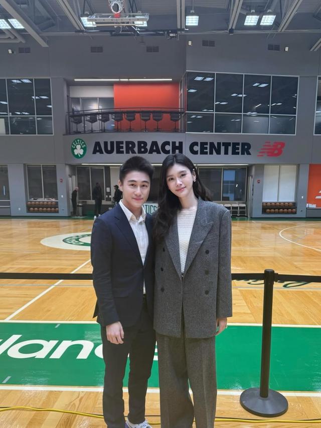 老板之一何, http, 在参观球馆 老板之一何, http, 在参观球馆