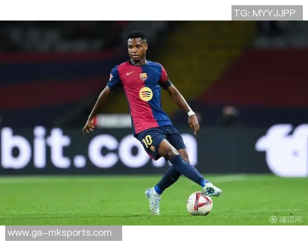 每体:巴萨18岁后卫埃斯帕特练习中受伤,将缺阵约两个月